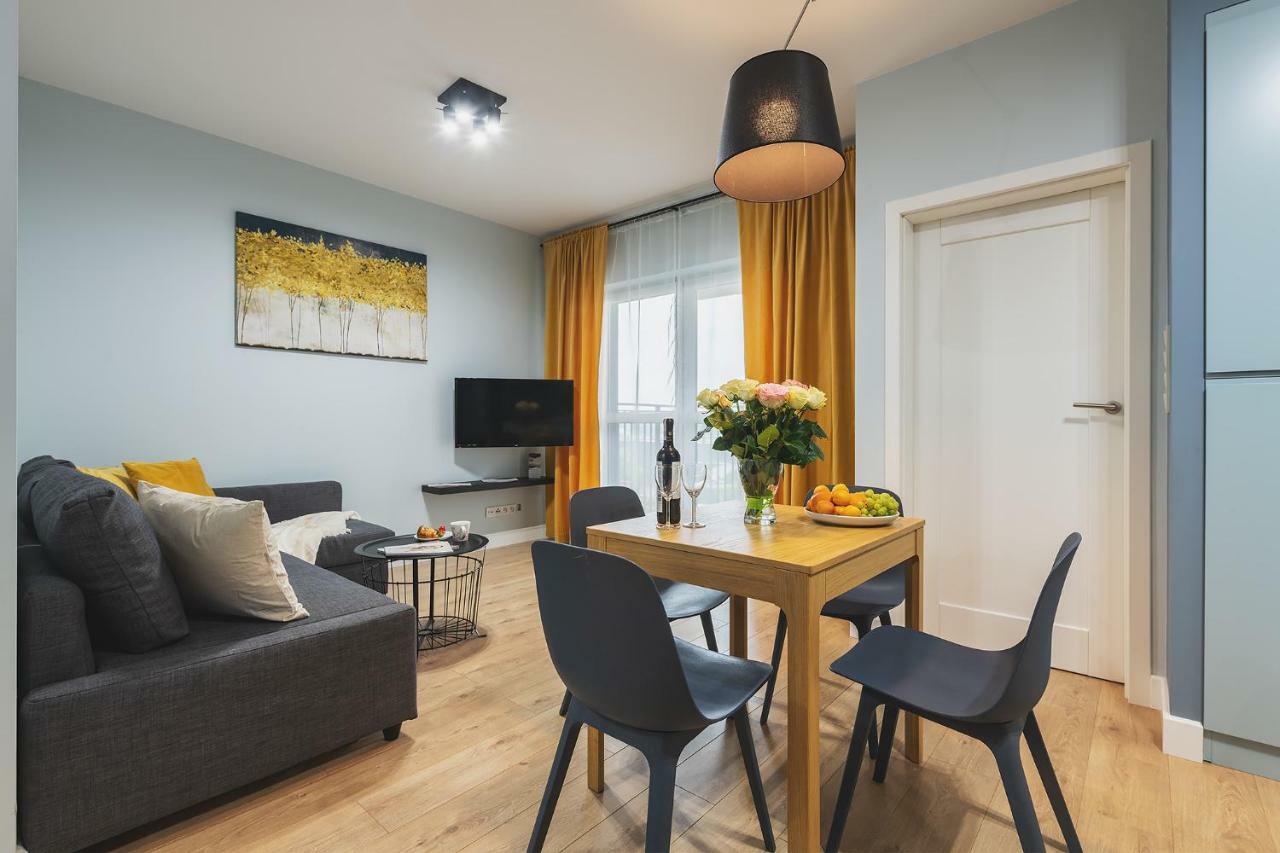 Okecie Airport Studio Bakalarska 2 P&O Serviced Apartments Варшава Экстерьер фото